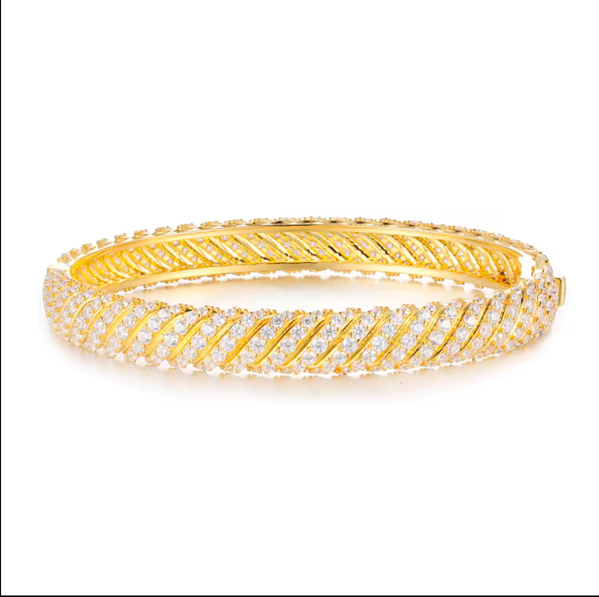 Moissanite twisted shaped bracelet