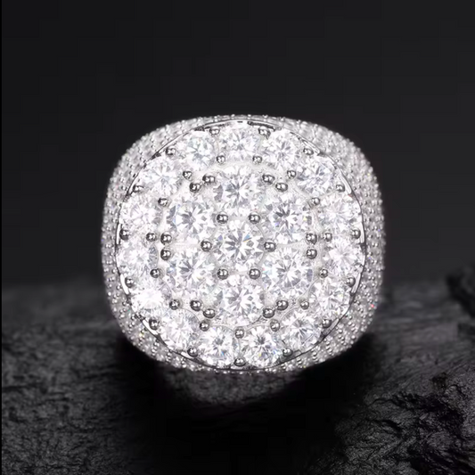 Moissanite round brillant cut ring